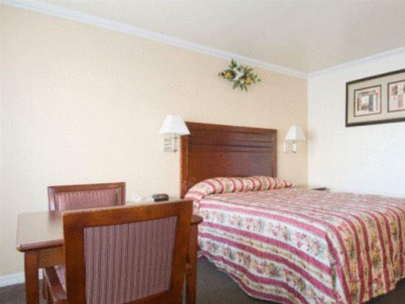 Surestay By Best Western Fresno Central Kültér fotó