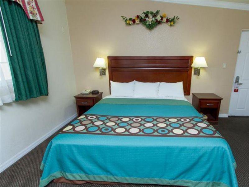 Surestay By Best Western Fresno Central Kültér fotó