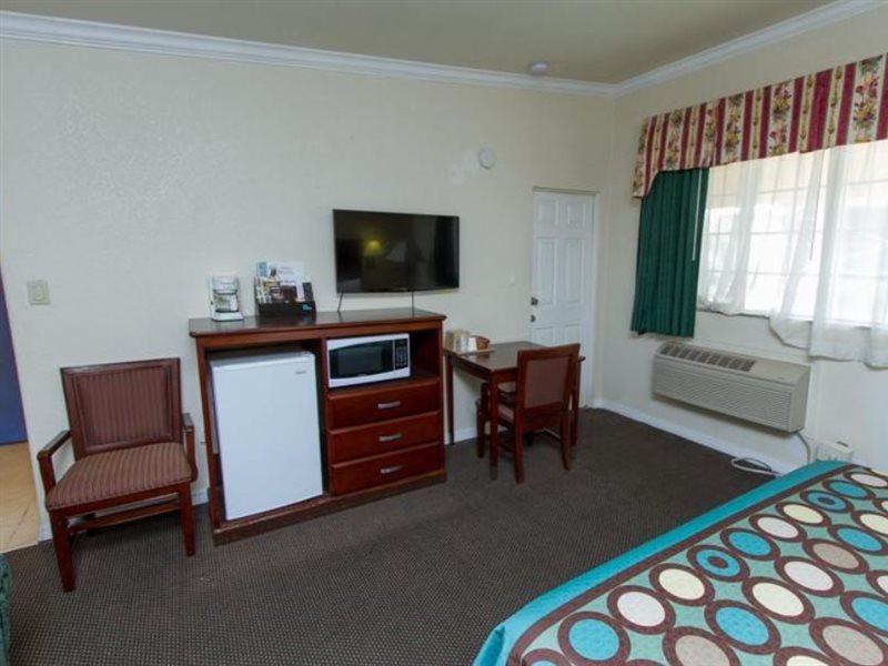 Surestay By Best Western Fresno Central Kültér fotó