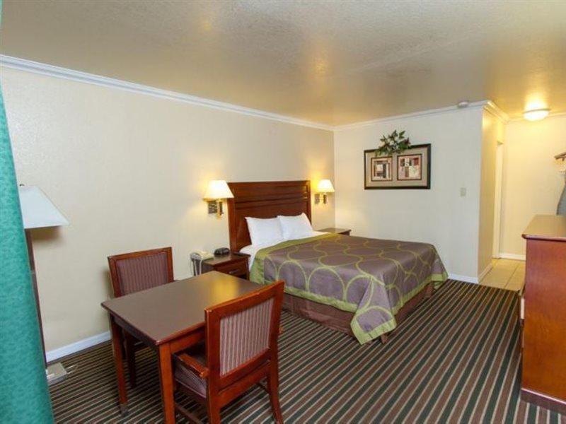 Surestay By Best Western Fresno Central Kültér fotó