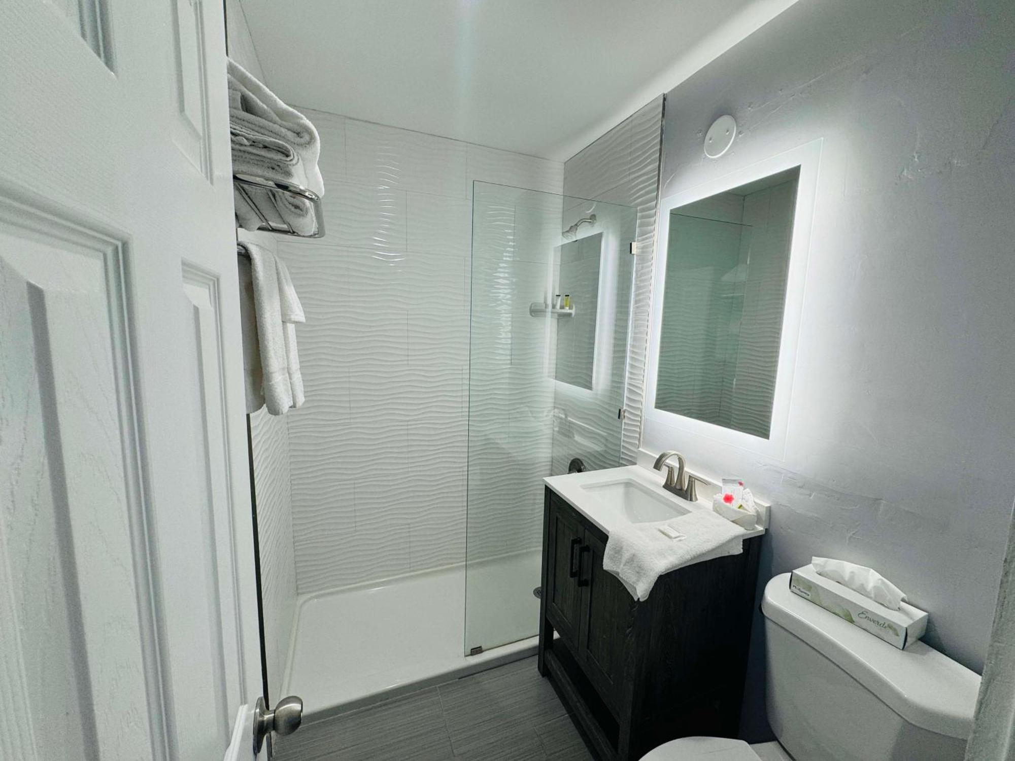 Surestay By Best Western Fresno Central Kültér fotó