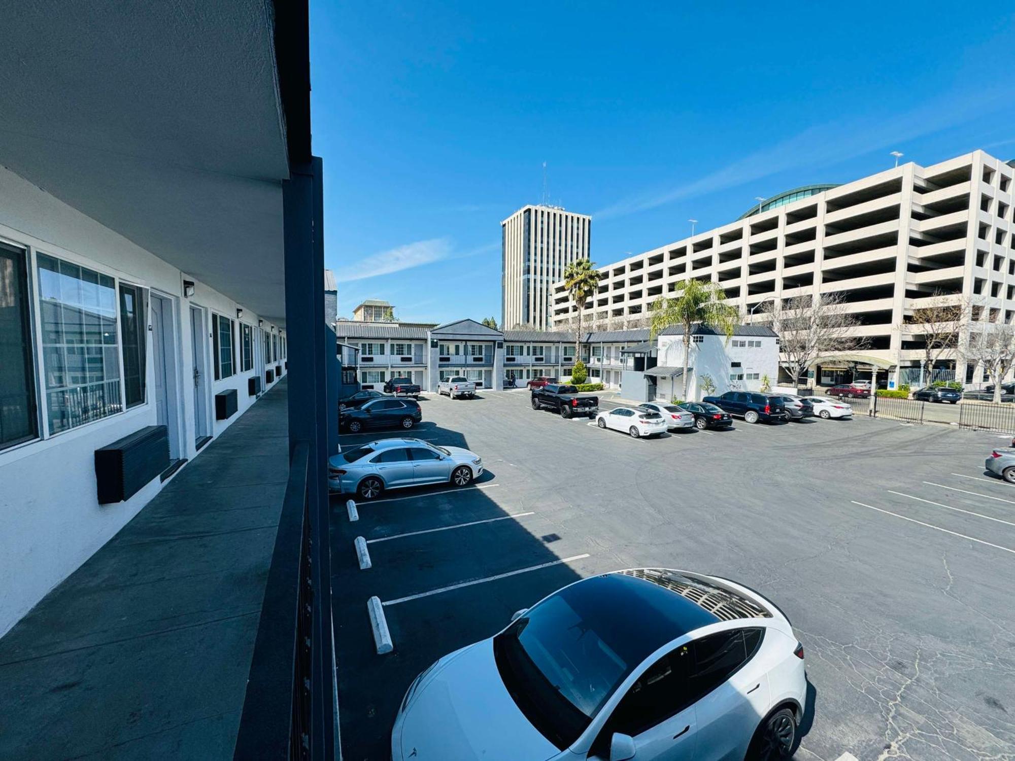 Surestay By Best Western Fresno Central Kültér fotó