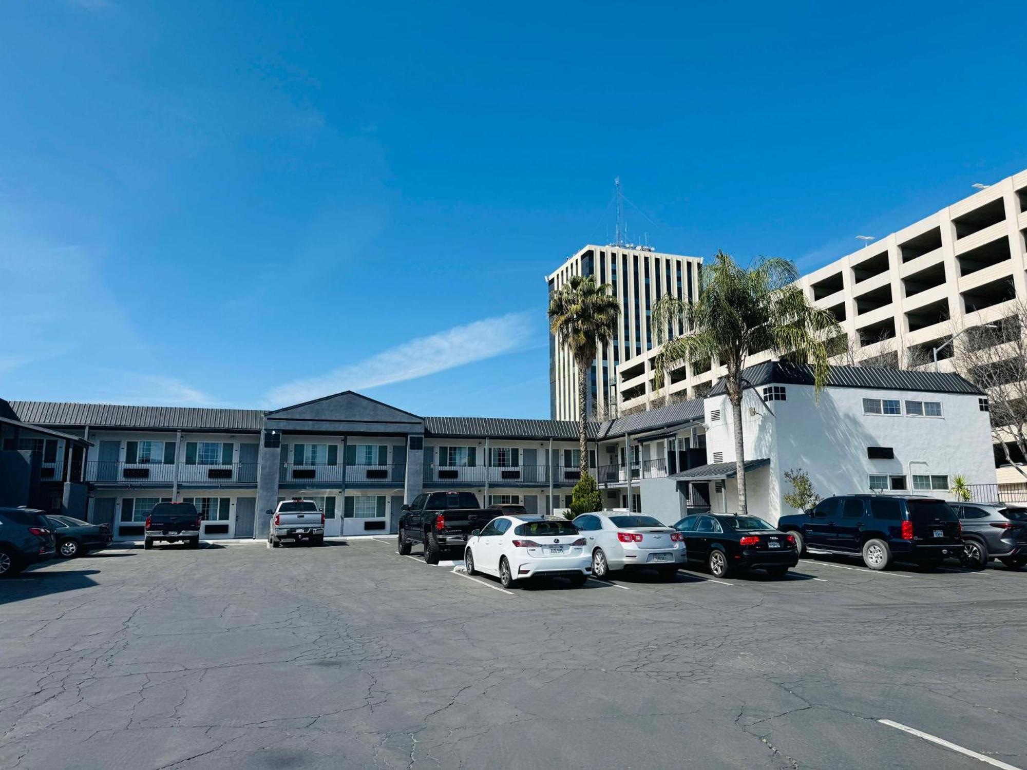 Surestay By Best Western Fresno Central Kültér fotó