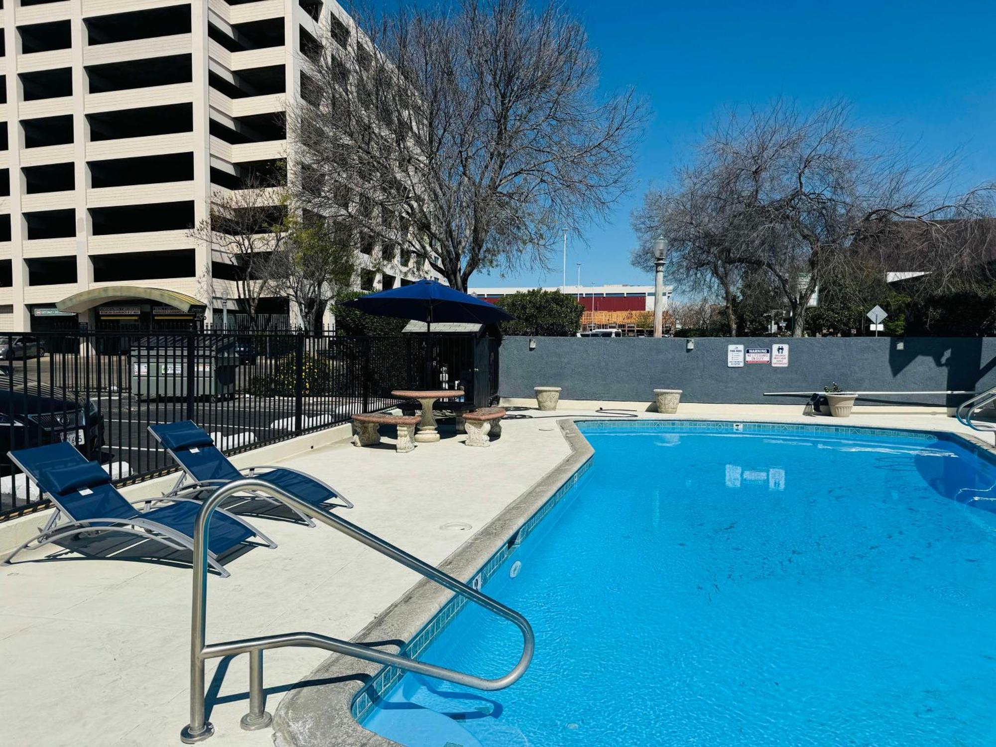 Surestay By Best Western Fresno Central Kültér fotó