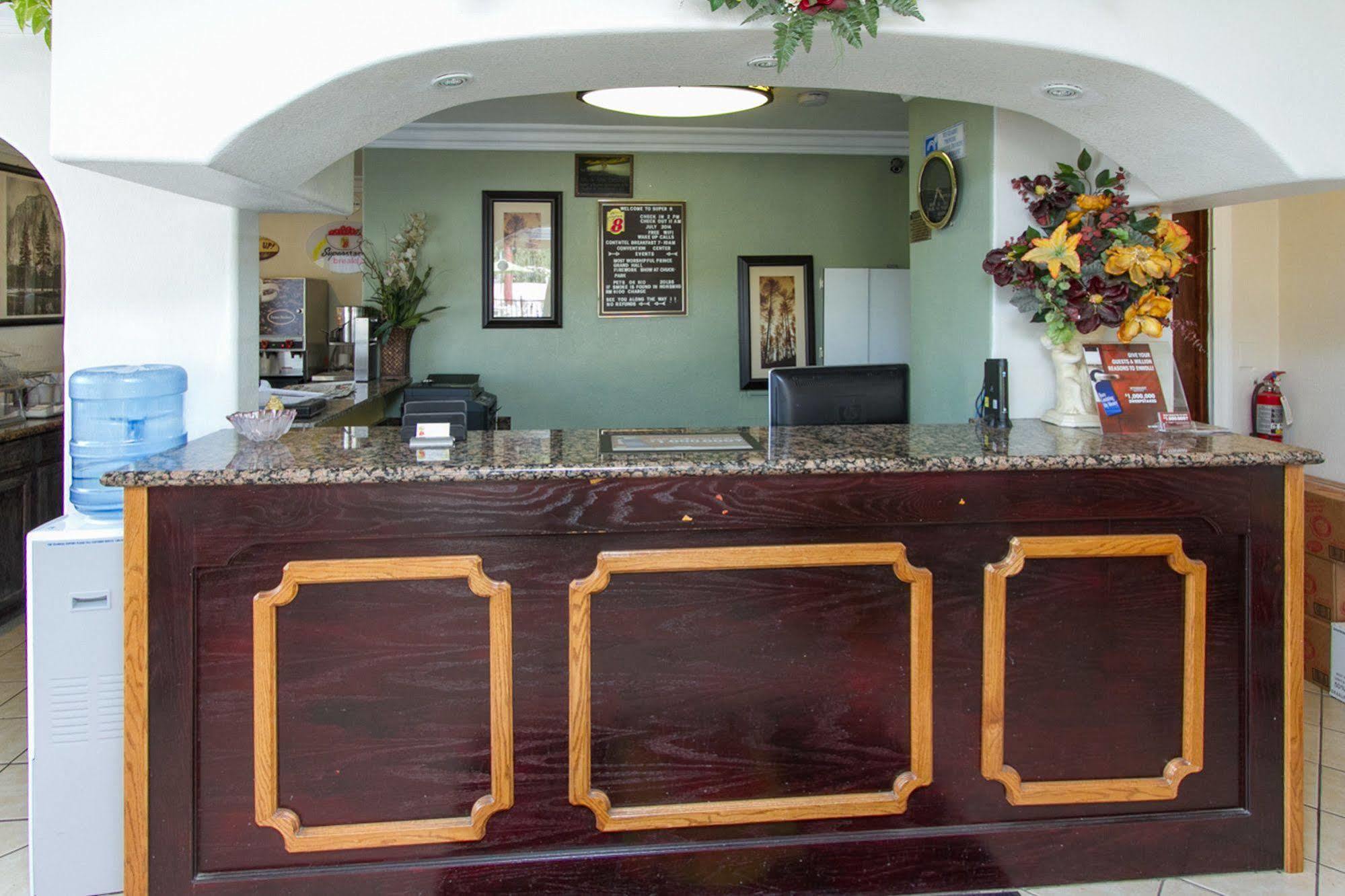 Surestay By Best Western Fresno Central Kültér fotó